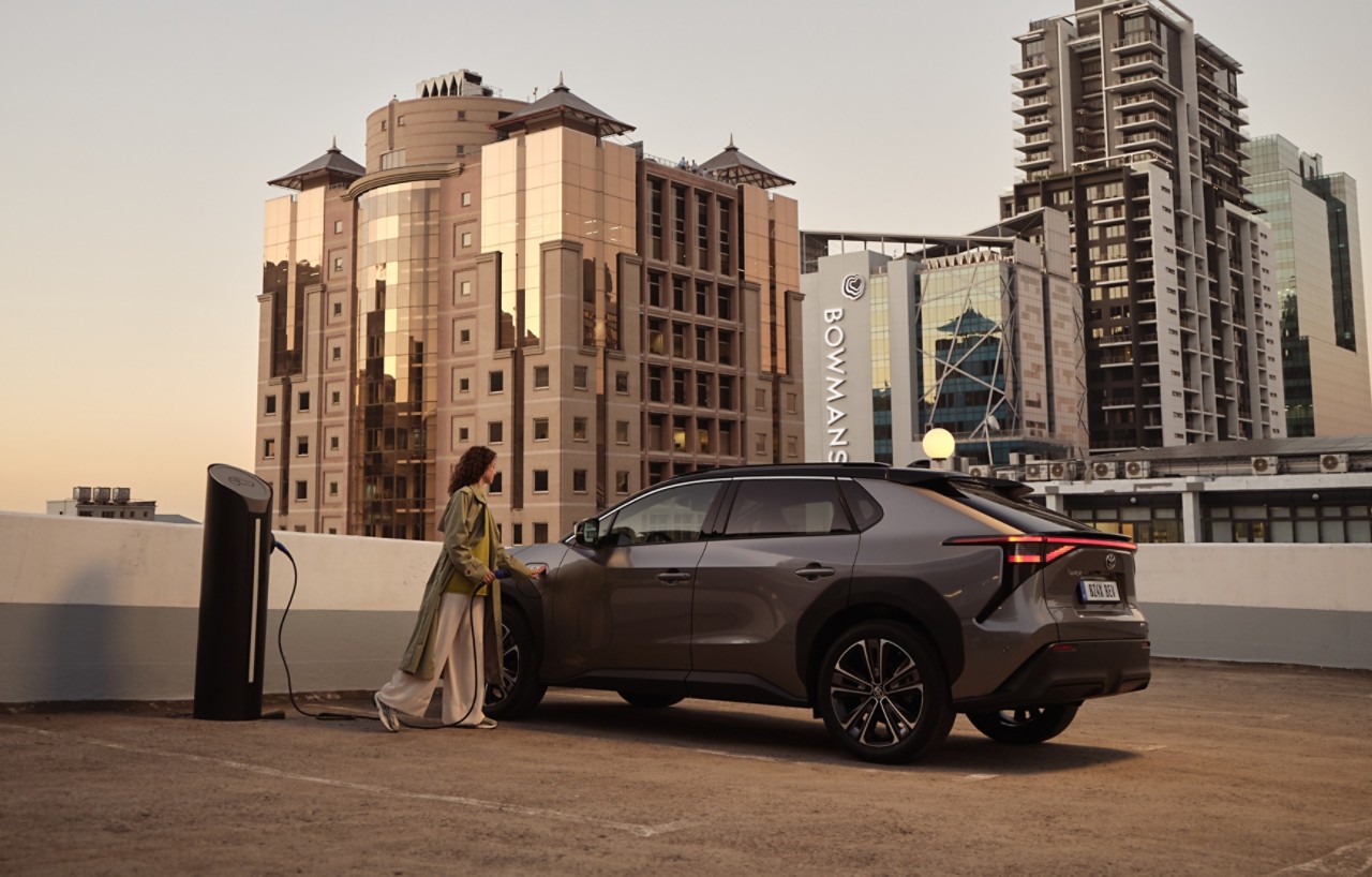 2023_02_03_TOYOTA_BEYOND_CHARGING_KV_HERO_MOMENT_0615-2