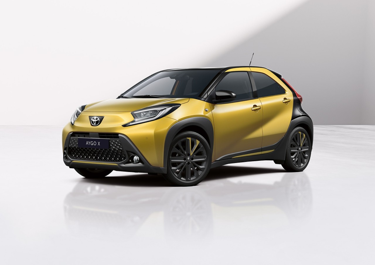 Aygo X Tumeric Gold 